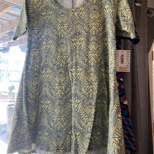 LuLaRoe Perfect T